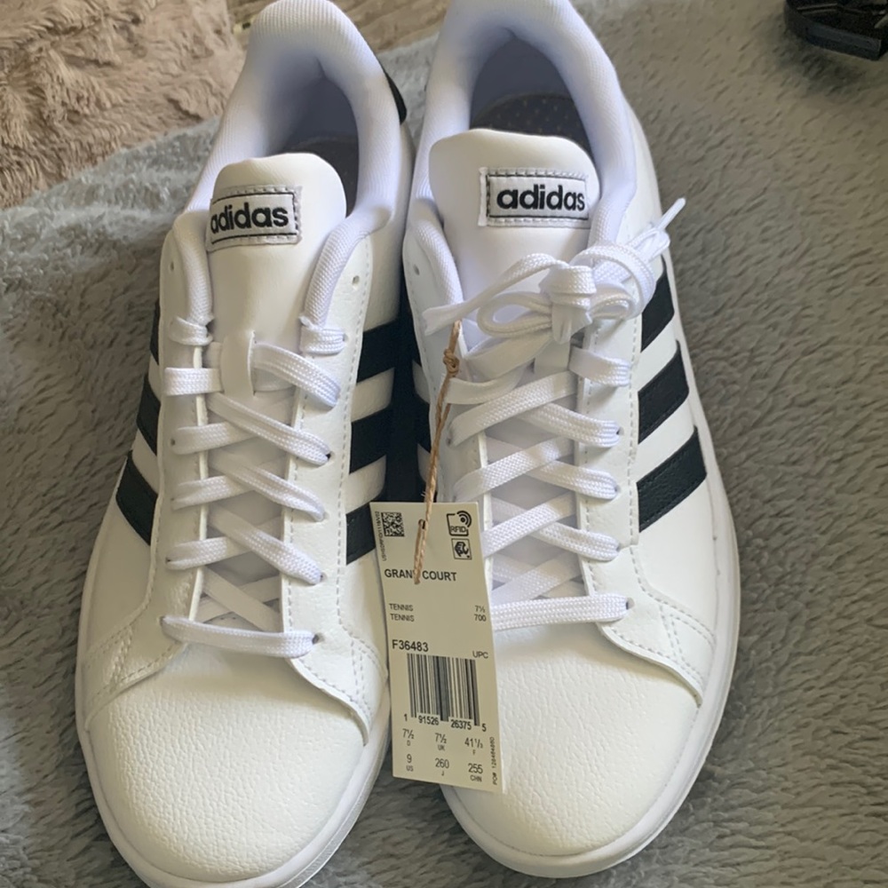 Brand new NEVER WORN ADIDAS grand court  WOMANS SHOES SIZE 9